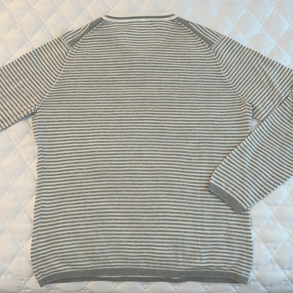 Cashmere V-neck pullover - Picture 2 of 4